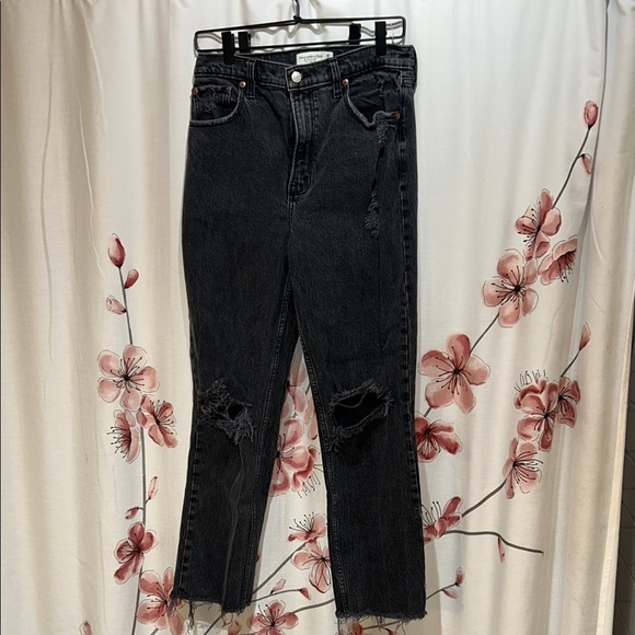 ABERCROMBIE & FITCH • 90’s Straight Ultra High Rise • Size 26 / 6 - Picture 1 of 7